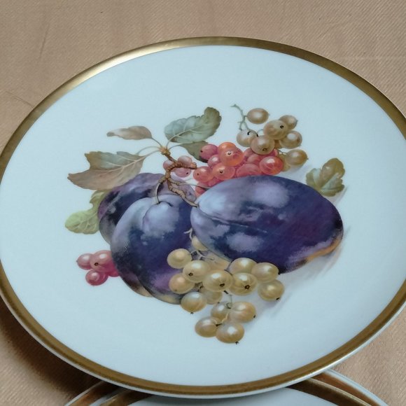 Vintage Bavarian Germany porcelain  "Fruit Plate Grapes & Plums" Gold Trim Plate - Picture 1 of 3